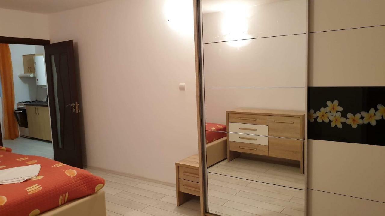 Strada Emil Racovita 25 Apartament Hotel Braşov Esterno foto